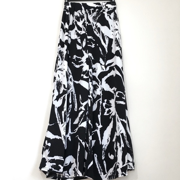 Liduaya High Rise Black White Flower Pull On Wide Flare Leg Cropped Slouchy Pant - Picture 3 of 16
